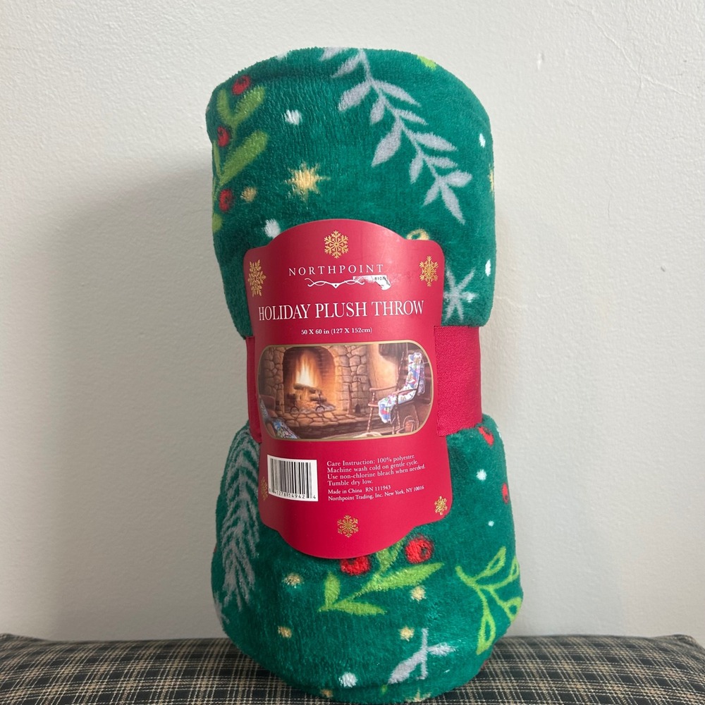 Northpoint Holiday Plush Throw Unisex 50x60‎ Green Mistletoe Christmas Blanket